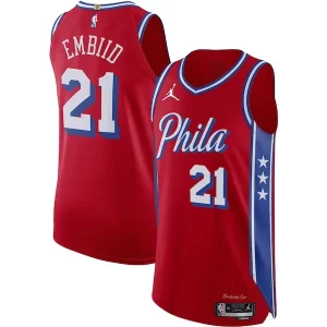 Joel Embiid Philadelphia 76ers Jordan Brand Authentic Player Jersey Statement Personalisable Edition Red - Promotion limitée - Profitez de la réduction avant qu'elle ne soit terminée