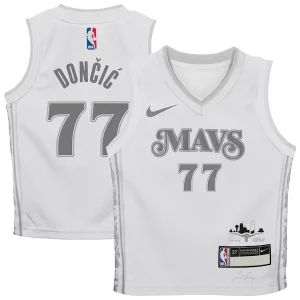 Luka Dončić Dallas Mavericks Nike Preschool Commémoratif 2024/25 Swingman Player Jersey City Edition White - Maillot de collection - Un bijou pour les amateurs